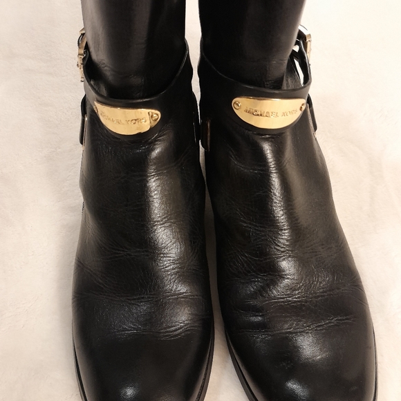 MICHAEL KORS ARLEY BLACK  GOLD Hardware  Leather Ankle Boots. - Picture 1 of 8